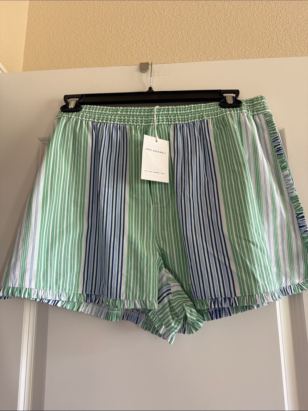 NWT Free Assembly Ruffle Trim Shorts, Sz XL, Striped